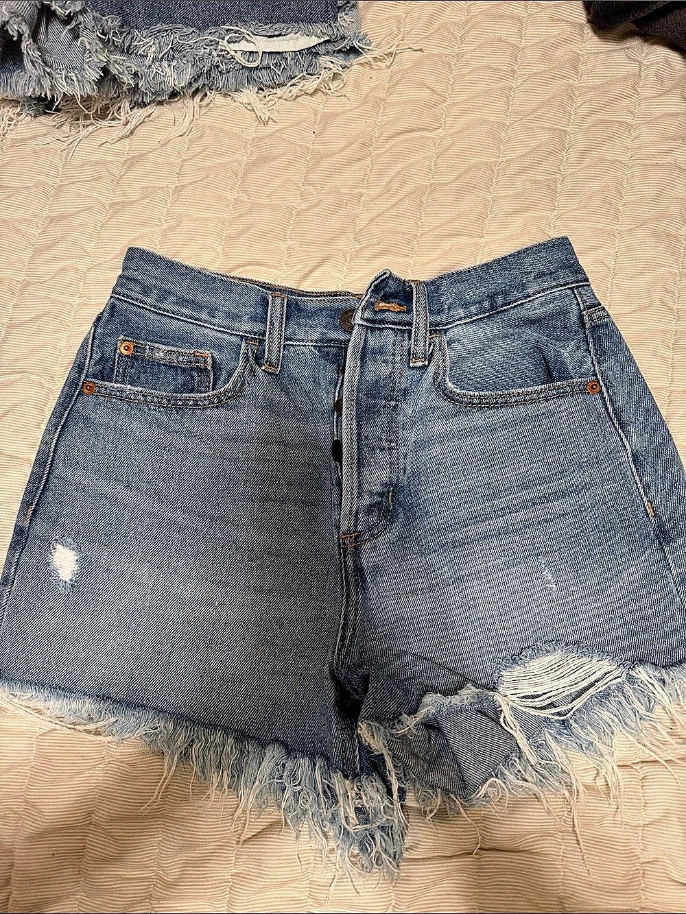 CELLO Distressed Denim Jean Shorts in Blue XS
